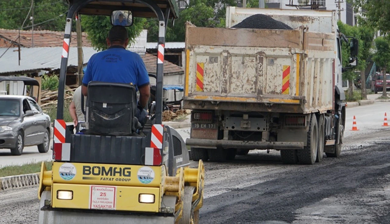 Doğalgaz Çalışmaları Sonrası Bozulan Yollar Onarılıyor