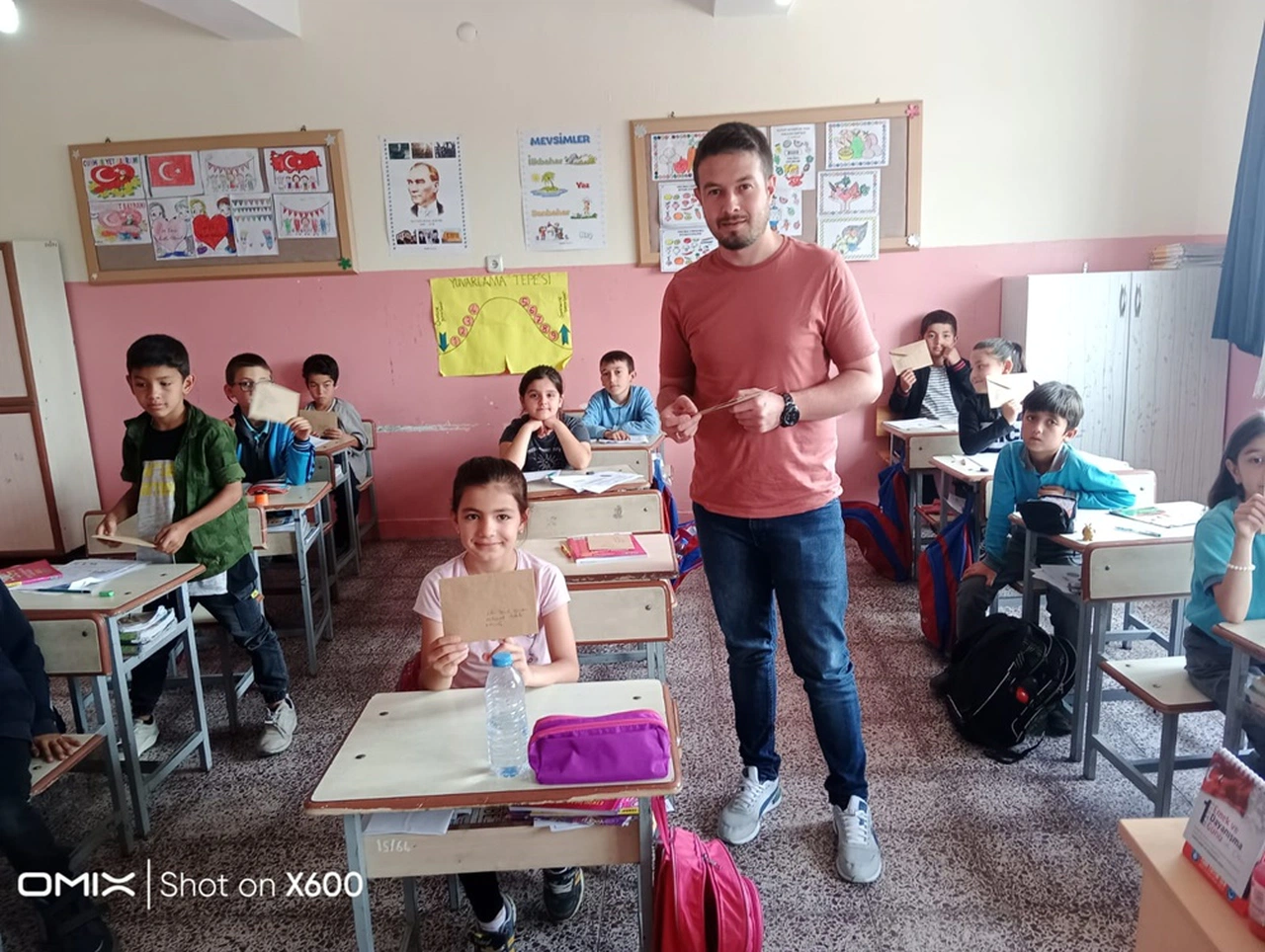 Miniklere Öğrencilerine Duygu Yüklü Mektuplar