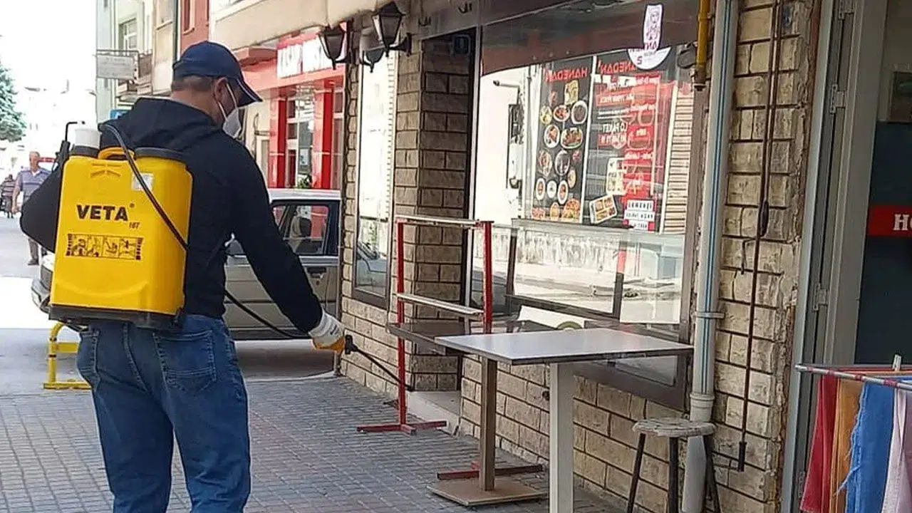Sinek ve Haşere İlaçlama Çalışmaları Yapılıyor