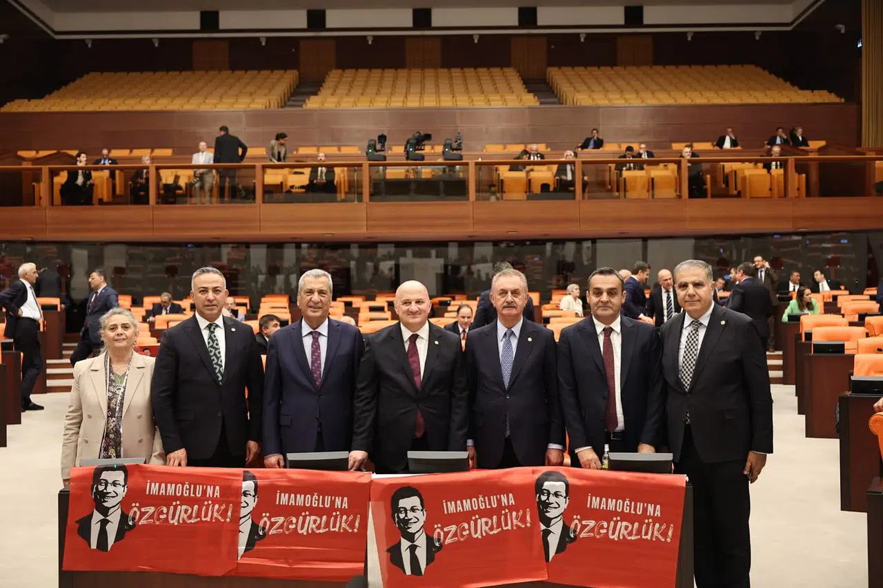 Tahtasız, Mecliste “Özgürlük” Dövizi Açtı
