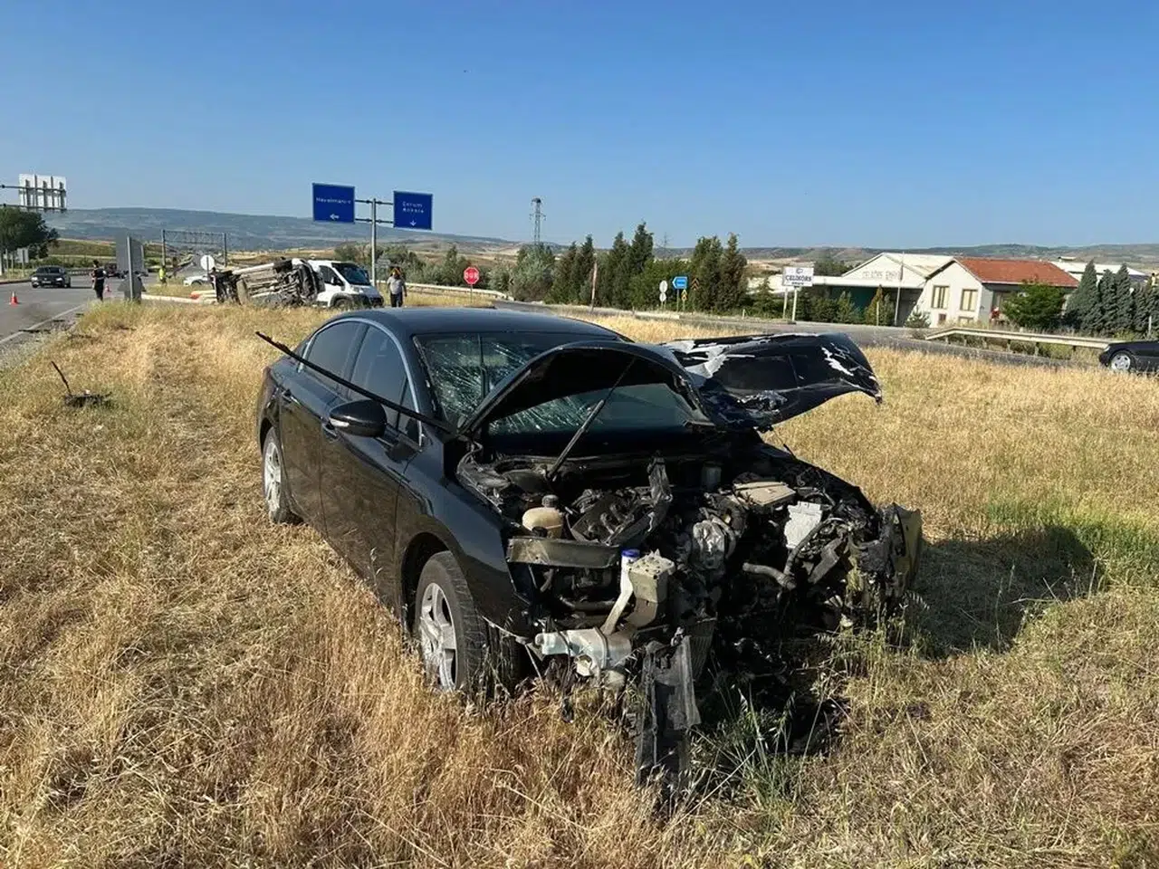Ticari Araçla Otomobil Birbirine Girdi: 7 Yaralı