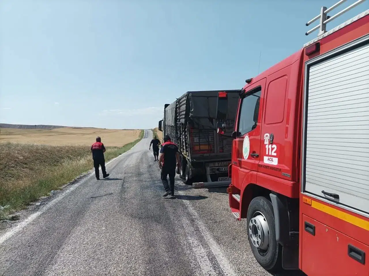 TIR’ın Arka Lastiğinde Çıkan Yangın Söndürüldü