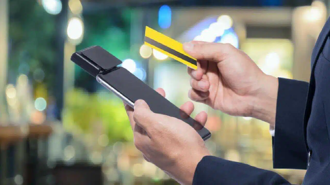 Apple, iPhone'ları POS cihazına dönüştürecek