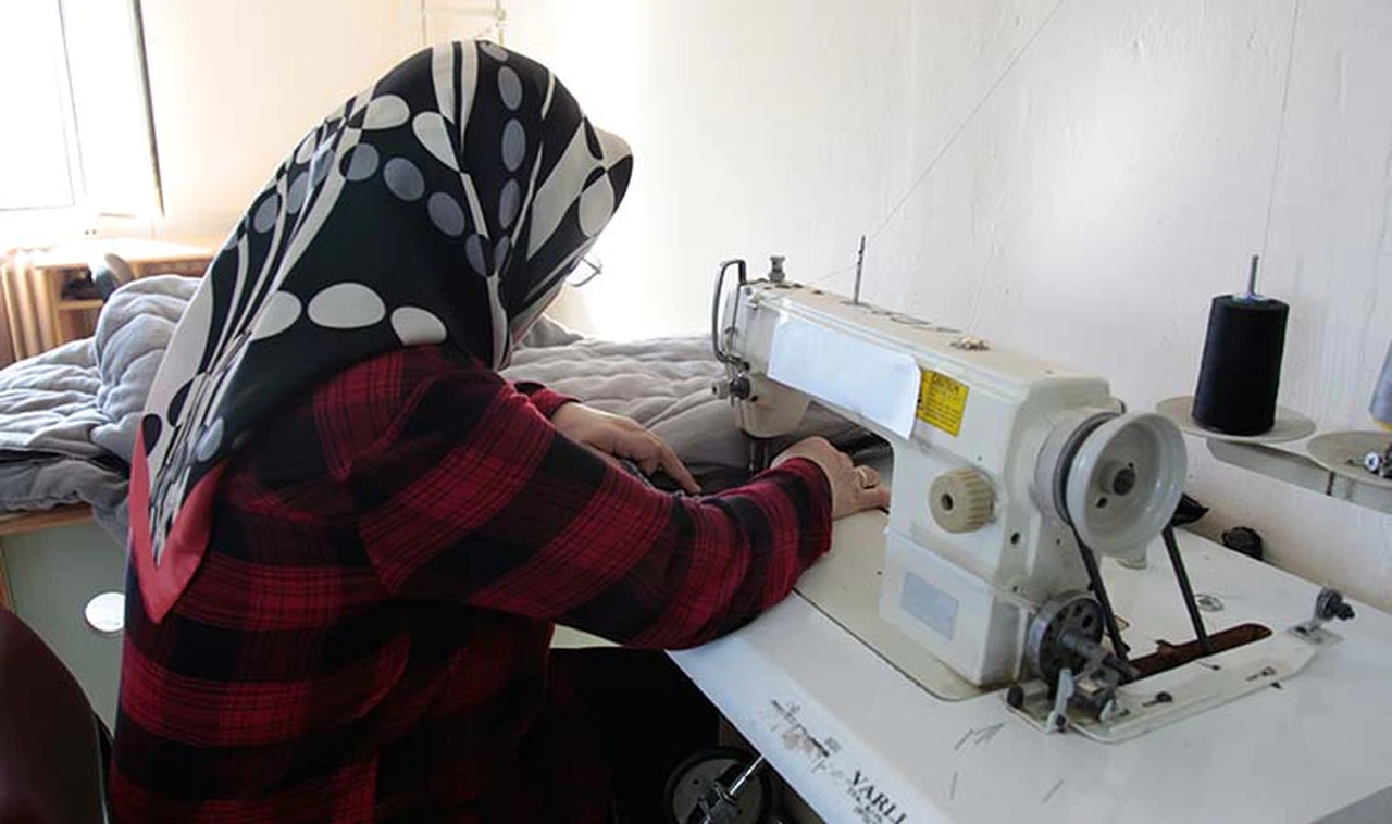 Afetzedeler İçin Uyku Tulumu Üretiyorlar