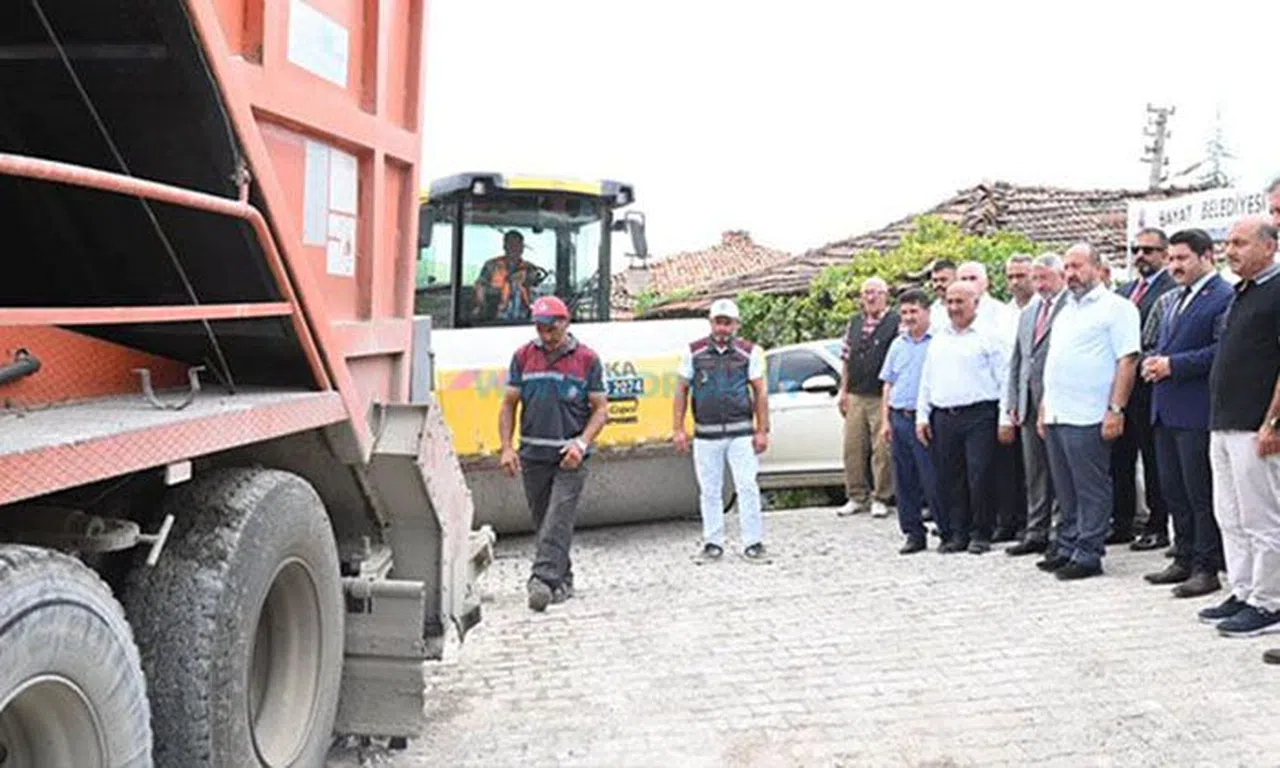 Bir İlçeye Daha Bin Ton Asfalt Desteği