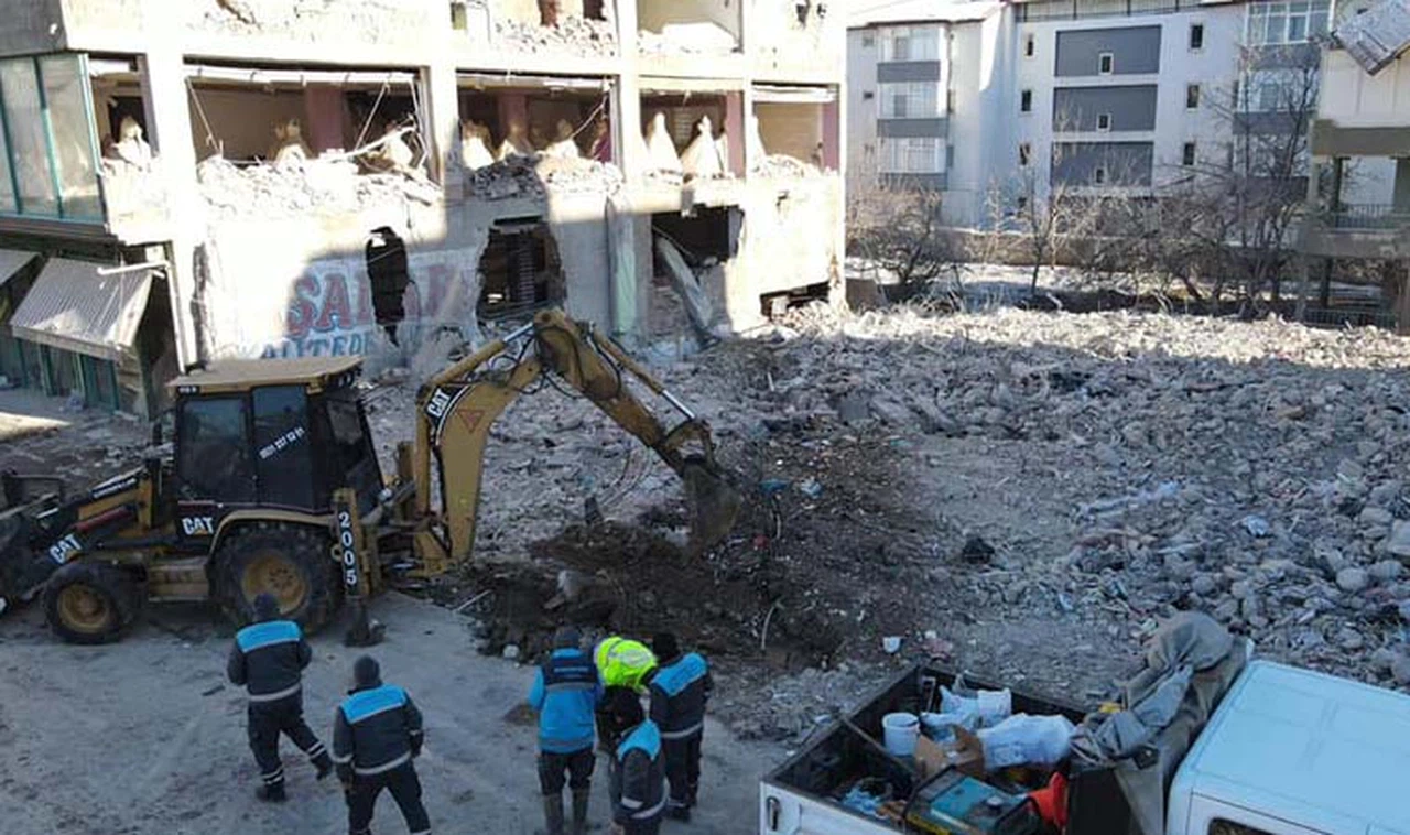 Deprem Bölgesindeki Altyapı Arızaları Gideriliyor