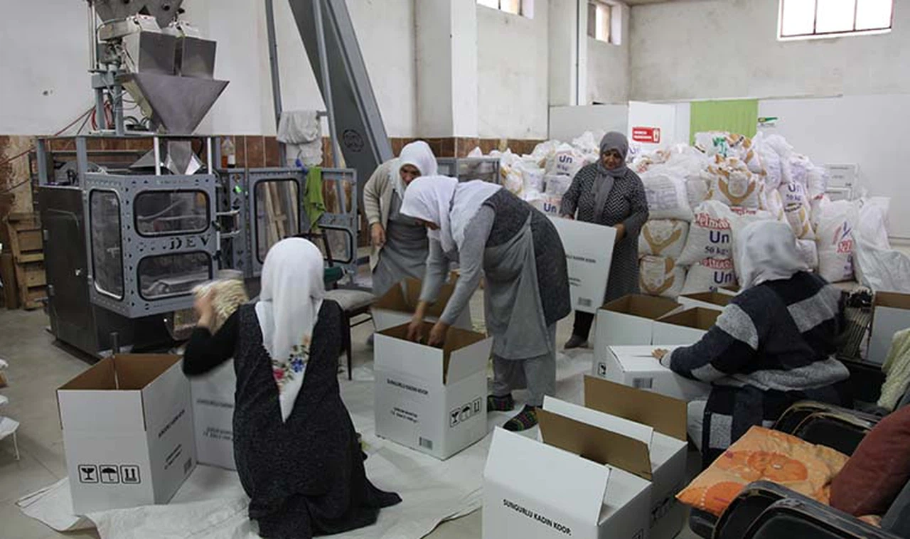 Depremzedeler İçin Mantı ve Çorbalık Üretiyorlar