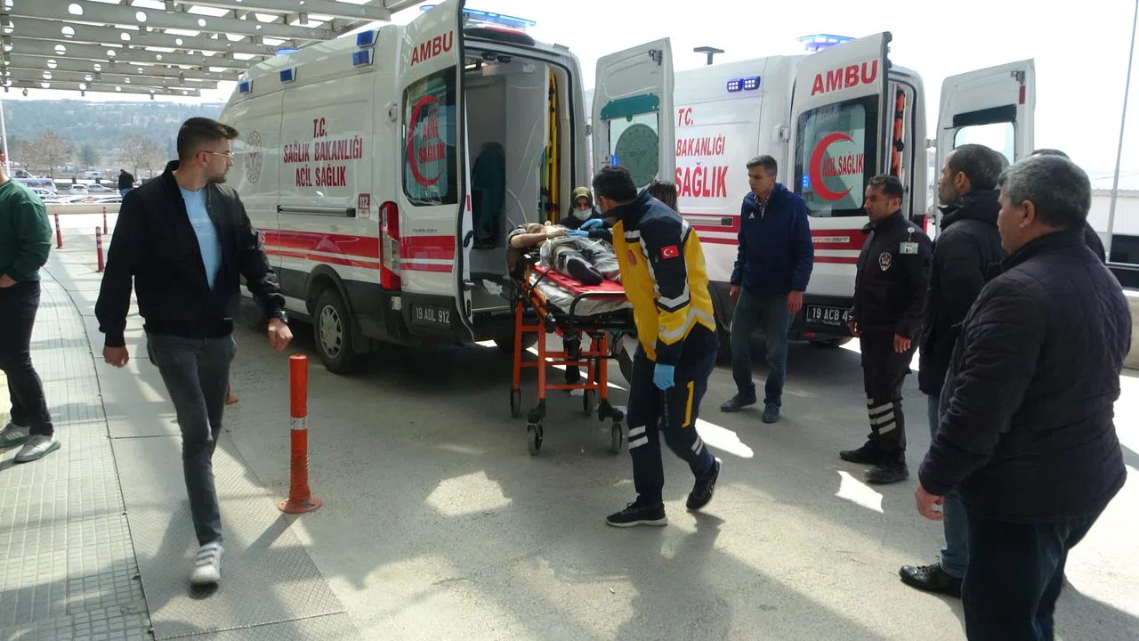 Göğsünden Bıçaklanan Yaşlı Adam Ağır Yaralandı