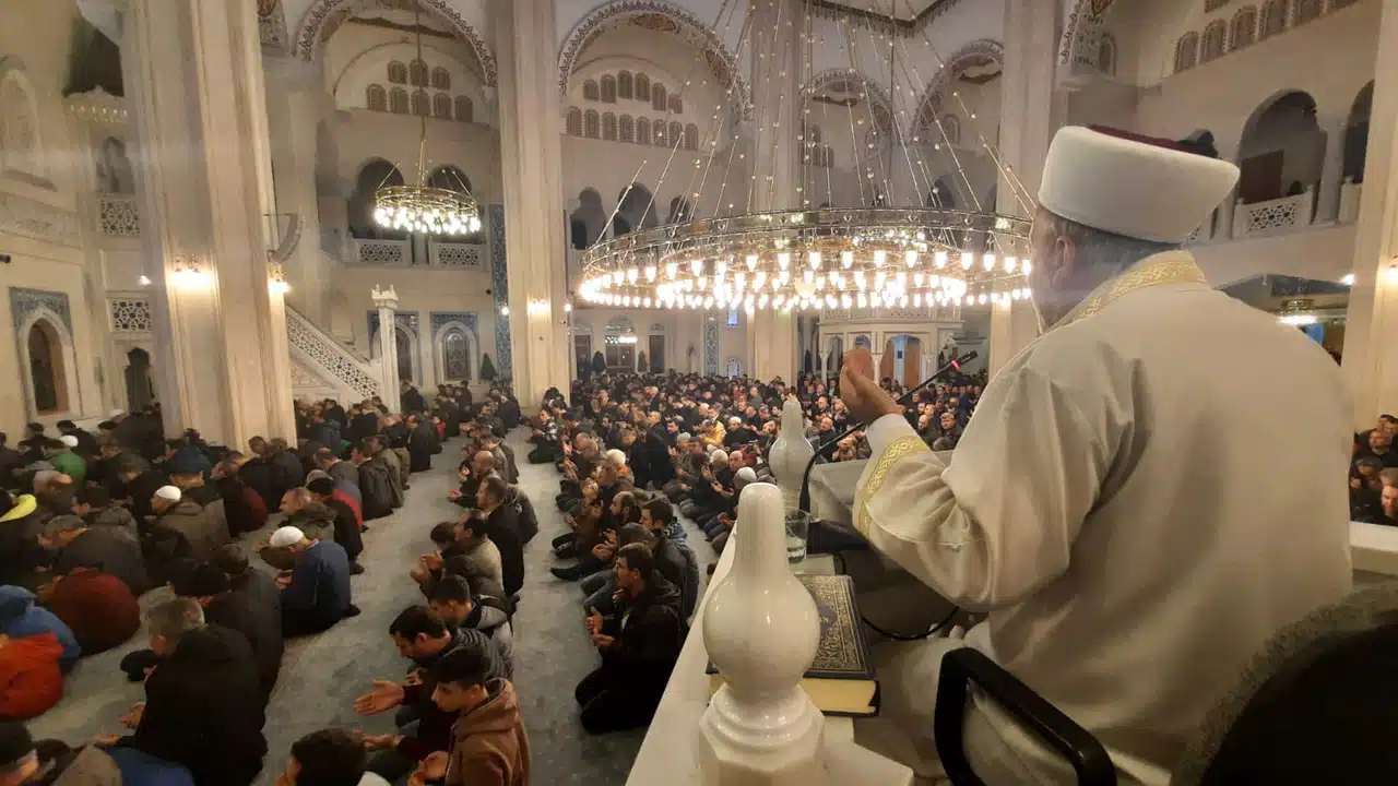 Kandil’de Camiler Doldu, Taştı