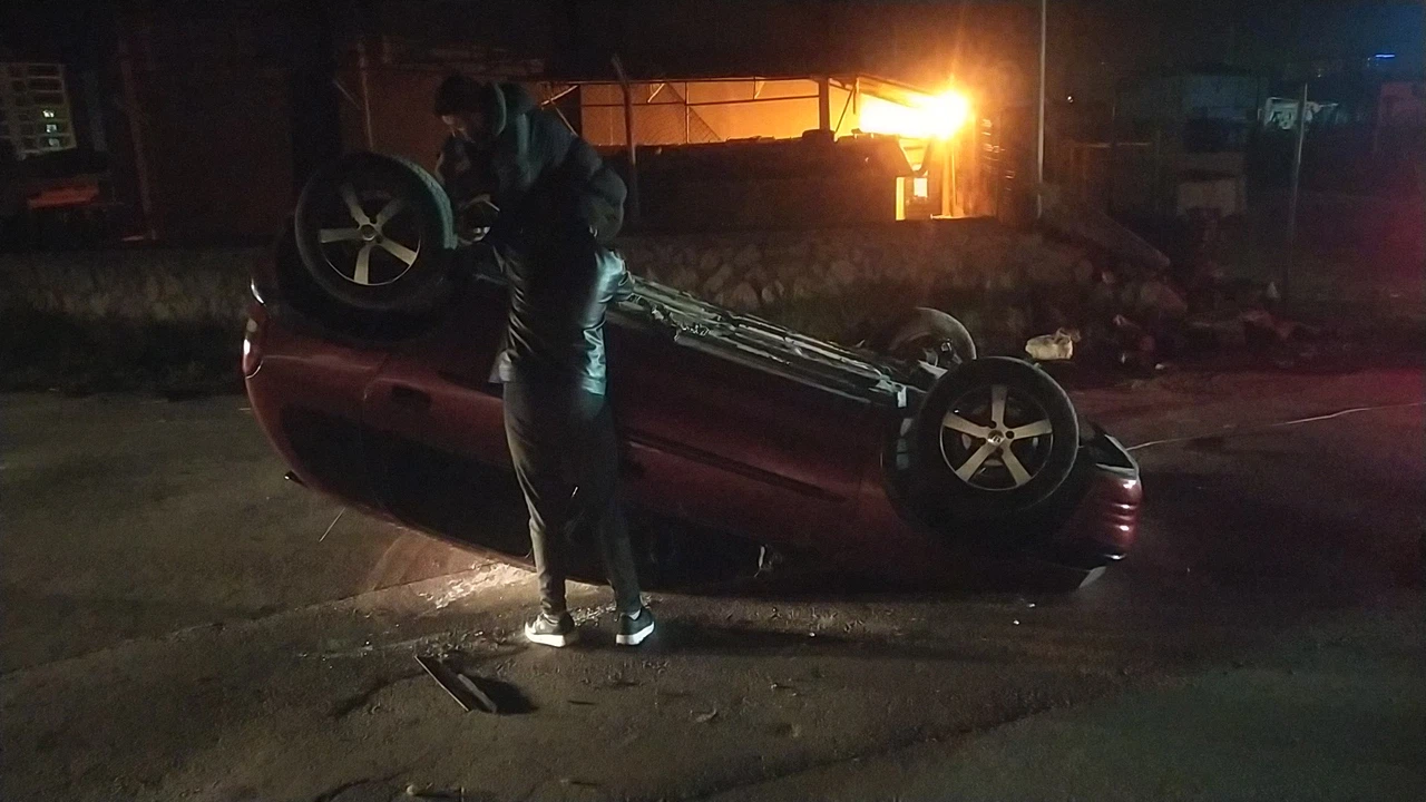 Kontrolden Çıkan Otomobil Takla Attı