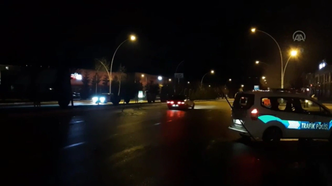 Şiddetli Rüzgar Trafik Lambalarına Zarar Verdi
