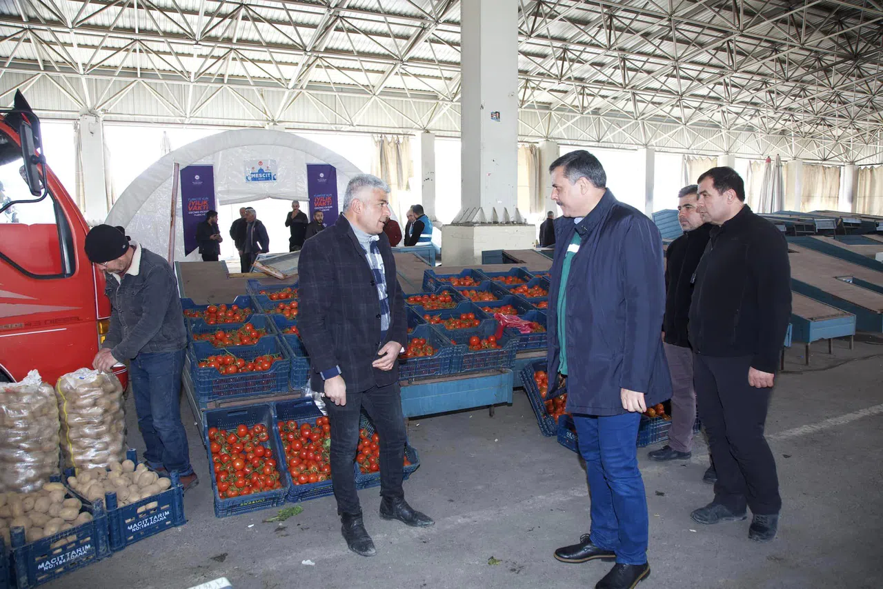Vali Çiftçi Afşin’de Pazar Yerini Ziyaret Etti
