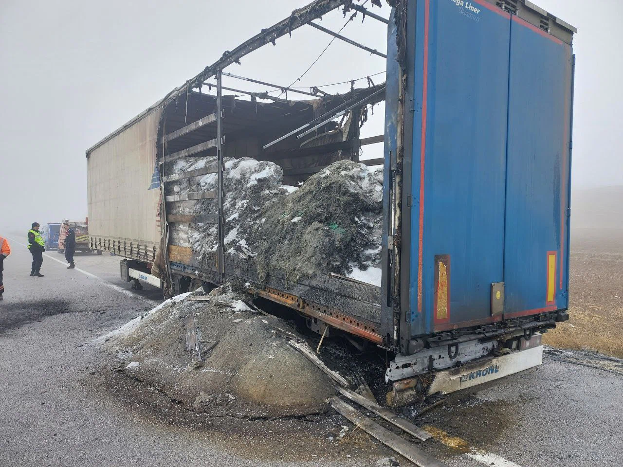 Yangın Çıkan Plastik Hammadde Yüklü Tır Hasar Gördü