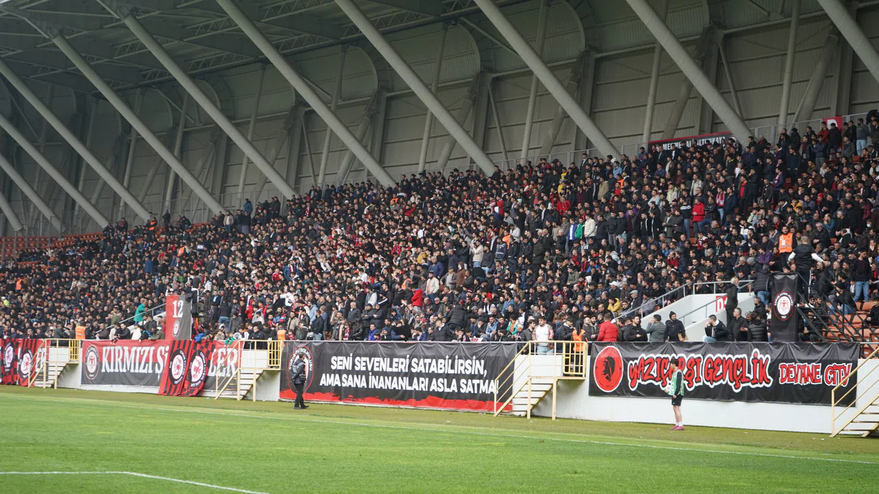 Taraftar Takımını Özlemiş!