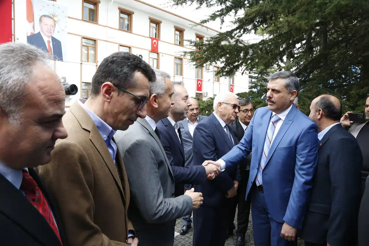 Valilik ve Belediye İlk Gün Bayramlaştı