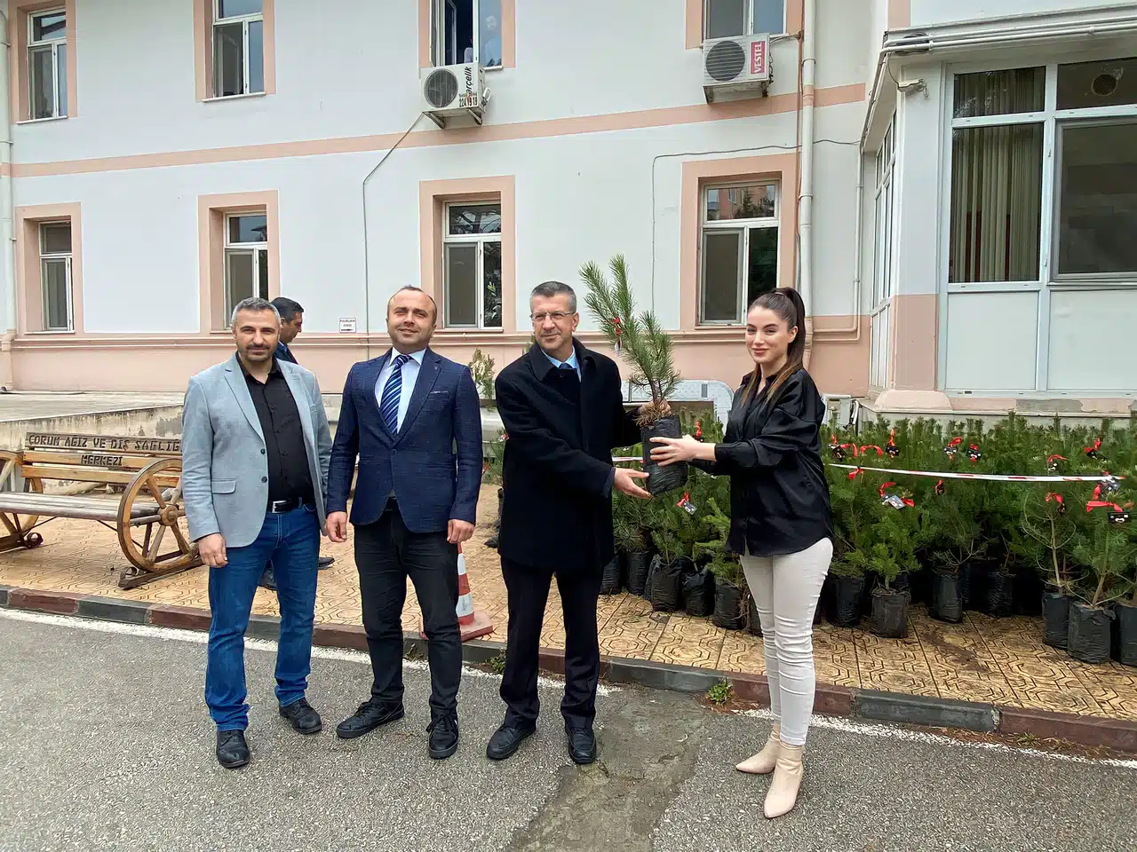 650 Adet Fidan Dağıtıldı