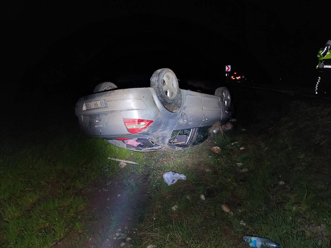 Alaca’da Otomobil Şarampole Devrildi