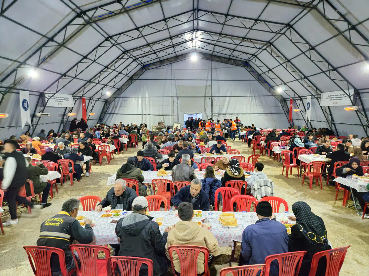 Avukatlar Adına Afşin’de Depremzedelere İftar Verildi