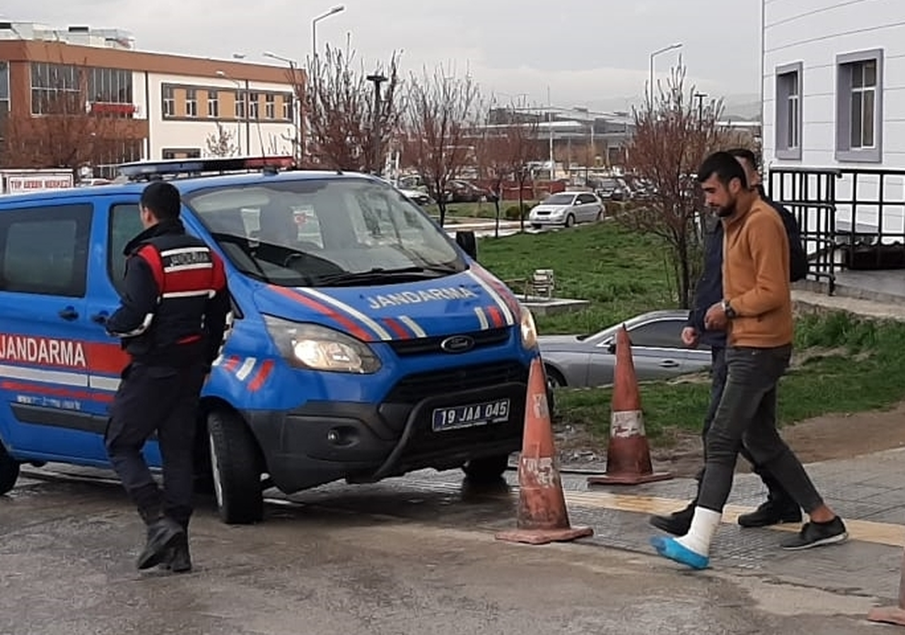 Cemaate Saldıran İki Kişi Tutuklandı