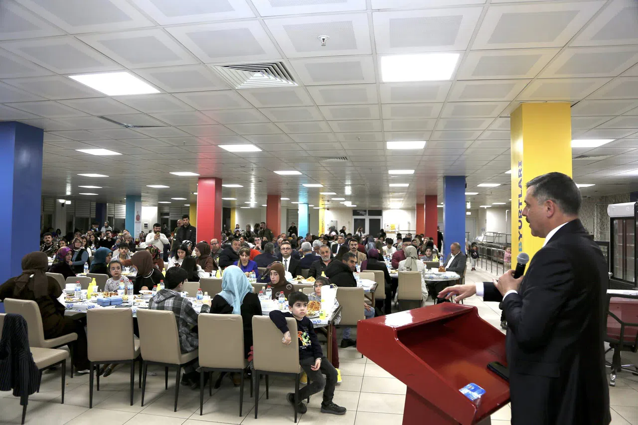 Çiftçi Ailesi, Depremzede Ailelerle İftarda Buluştu