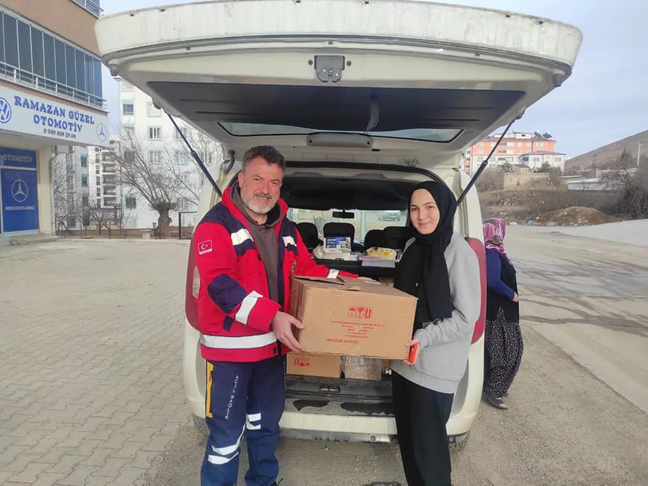 Depremzedelere Glütensiz Yiyecekler Ulaştırılıyor