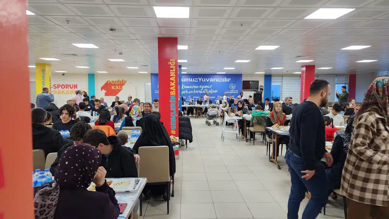 Depremzedelerle İftarda Buluştular