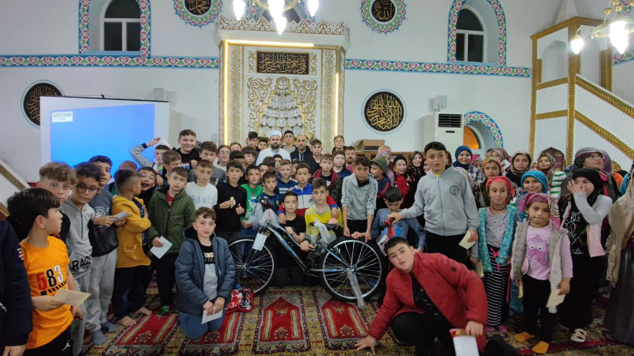 20 Teravih Namazına Giden 310 Çocuk Ödüllendirildi