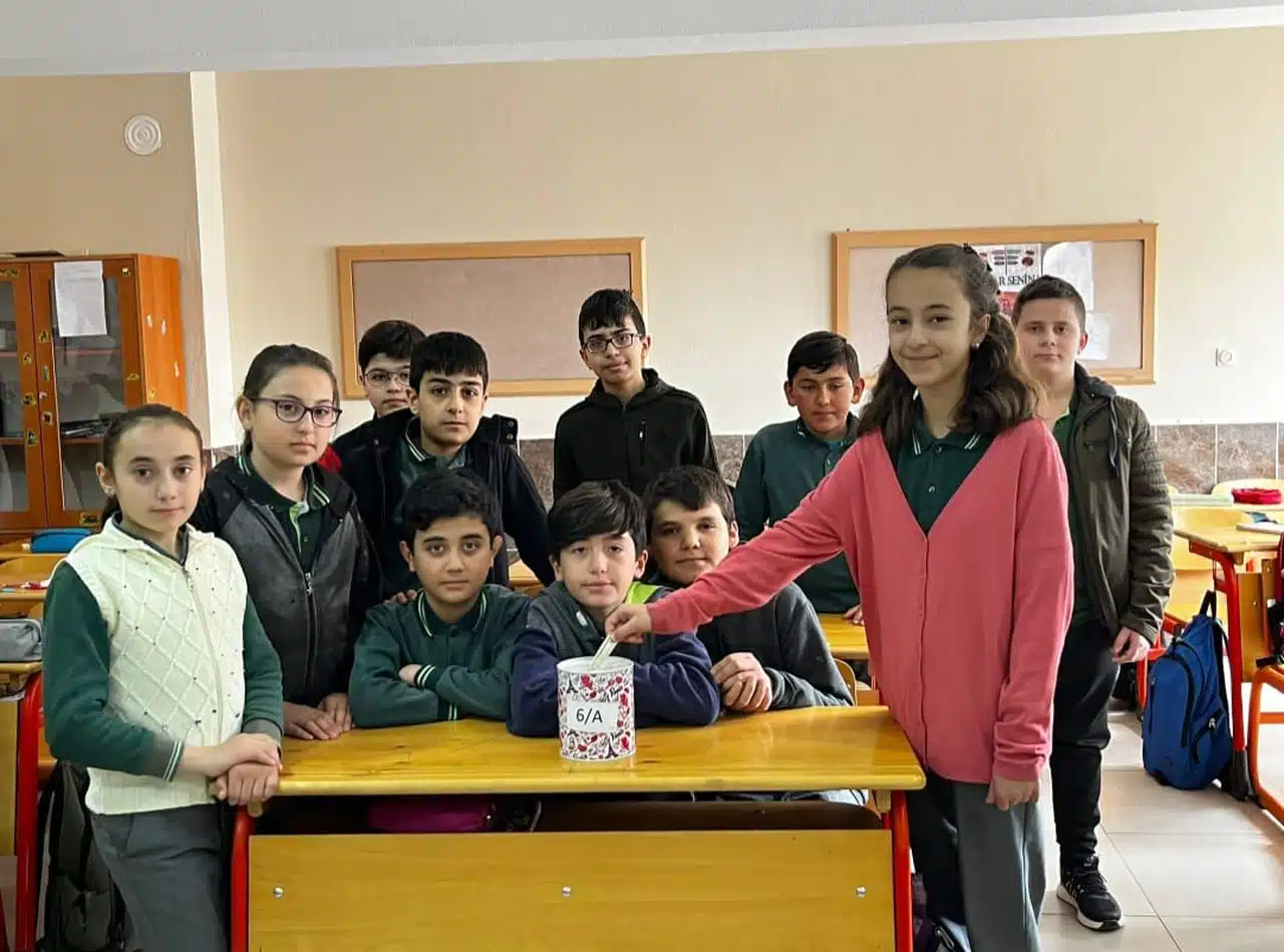 Harçlıklar, Depremzedeler İçin Kumbaralarda Biriktiriliyor