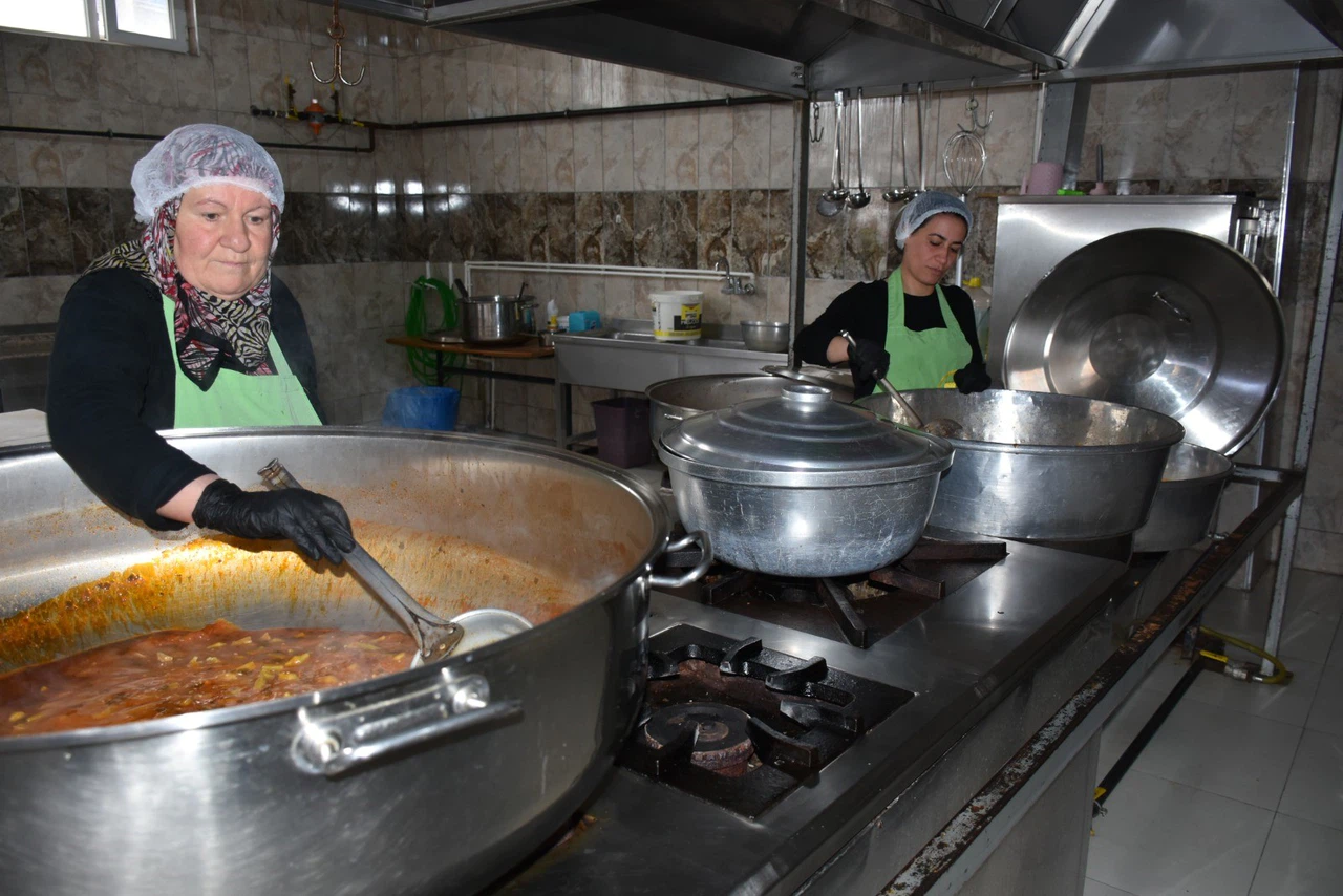 İhtiyaç Sahipleri ve Depremzedeler Ramazan’da Yalnız Bırakılmıyor
