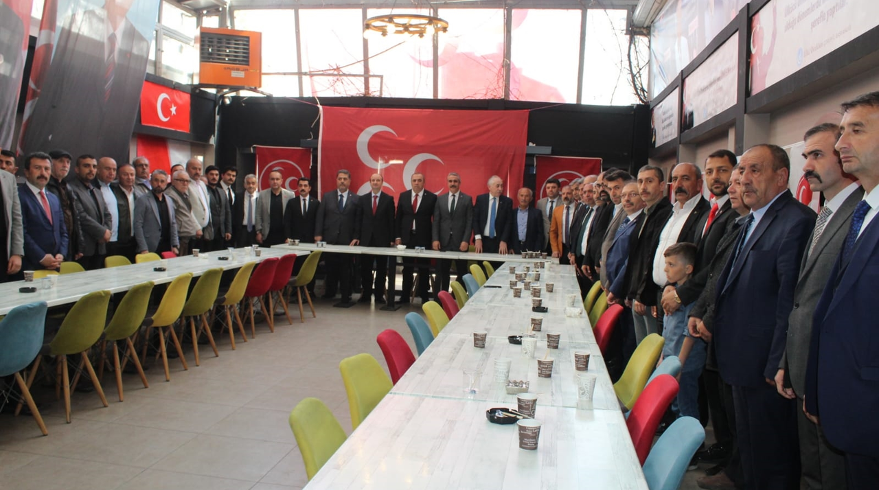 MHP Teşkilatları Seçim Bürosunda Bayramlaştı