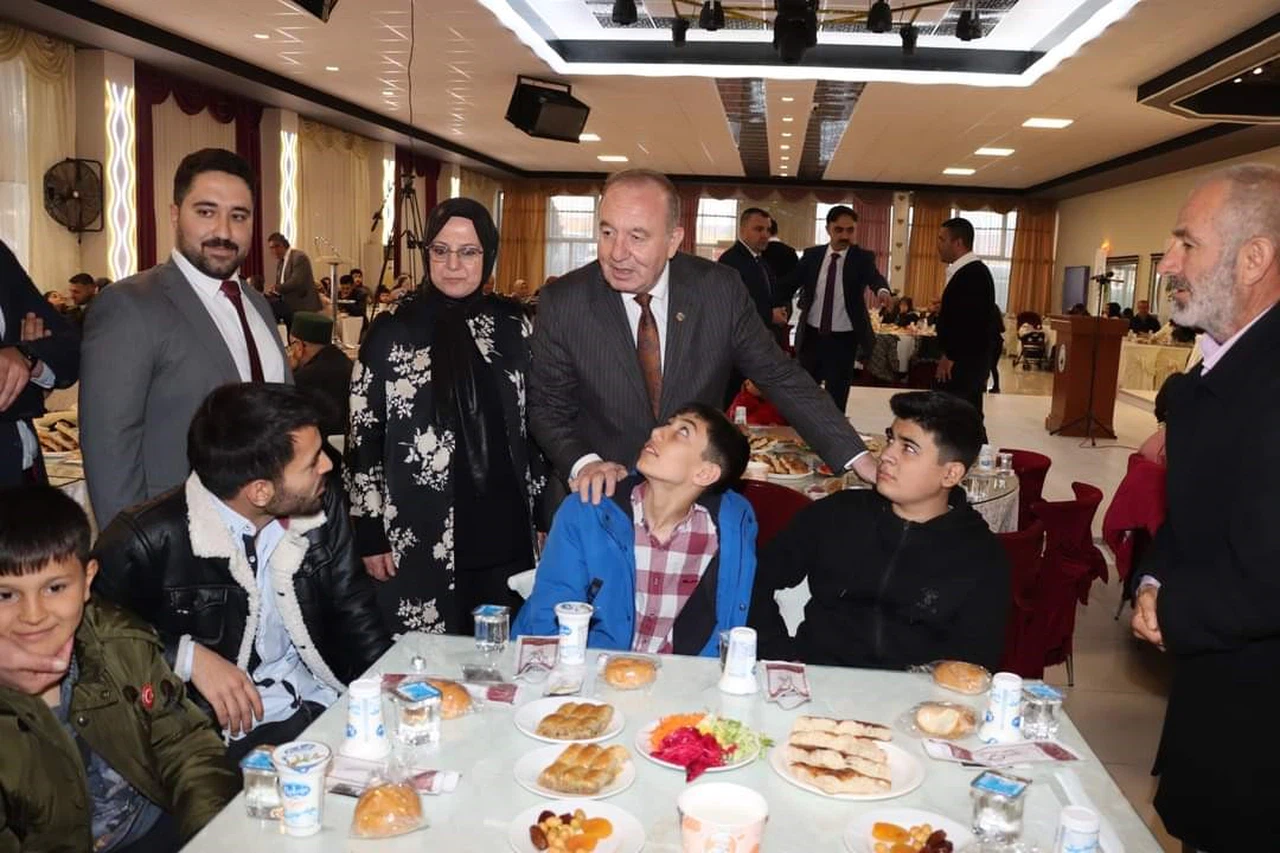 Şahiner, Depremzedeler İle İftarda Bir Araya Geldi