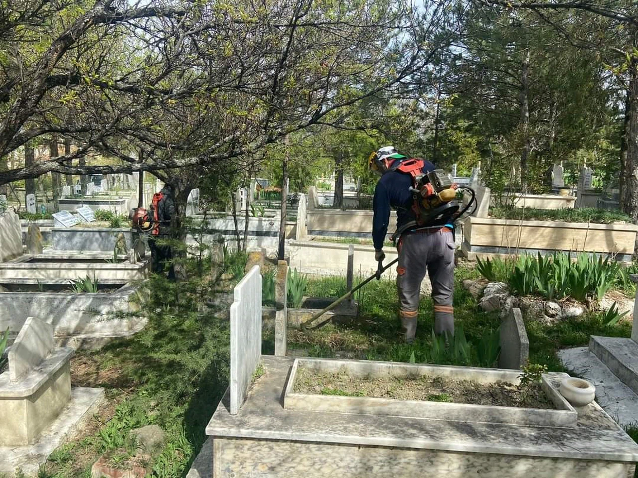 Sungurlu’da Mezarlıklar Bayrama Hazırlanıyor