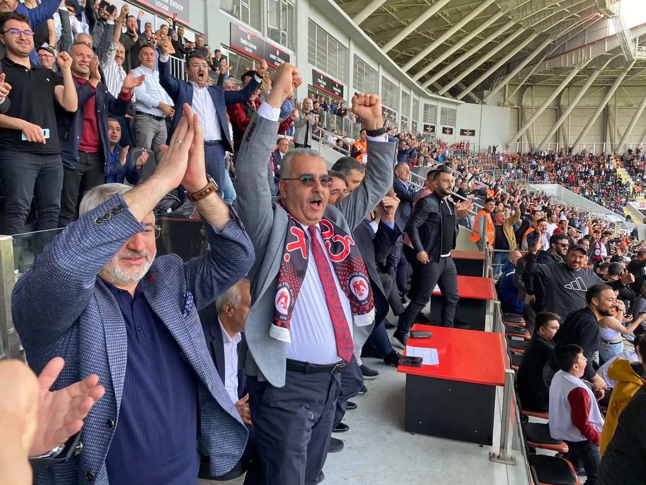 Ahlatcı, Çorum FK'yı Kutladı