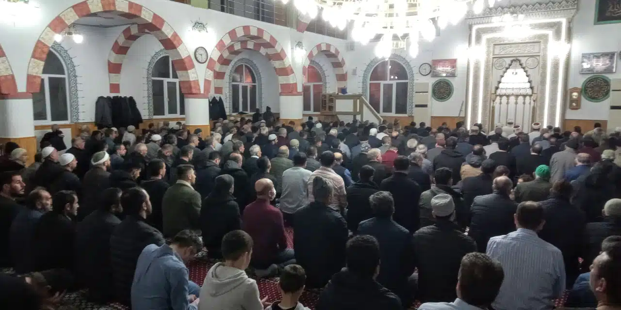 Osmanlı Geleneği Camilerde Yaşatılıyor