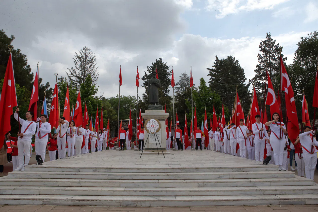104. Yılda Ataya Saygı