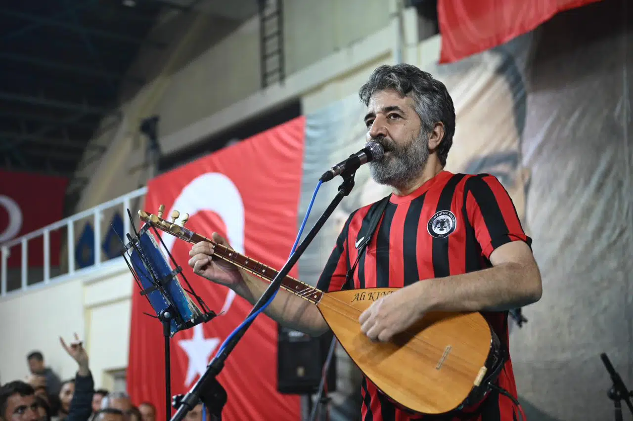 Ali Kınık, Mest Etti