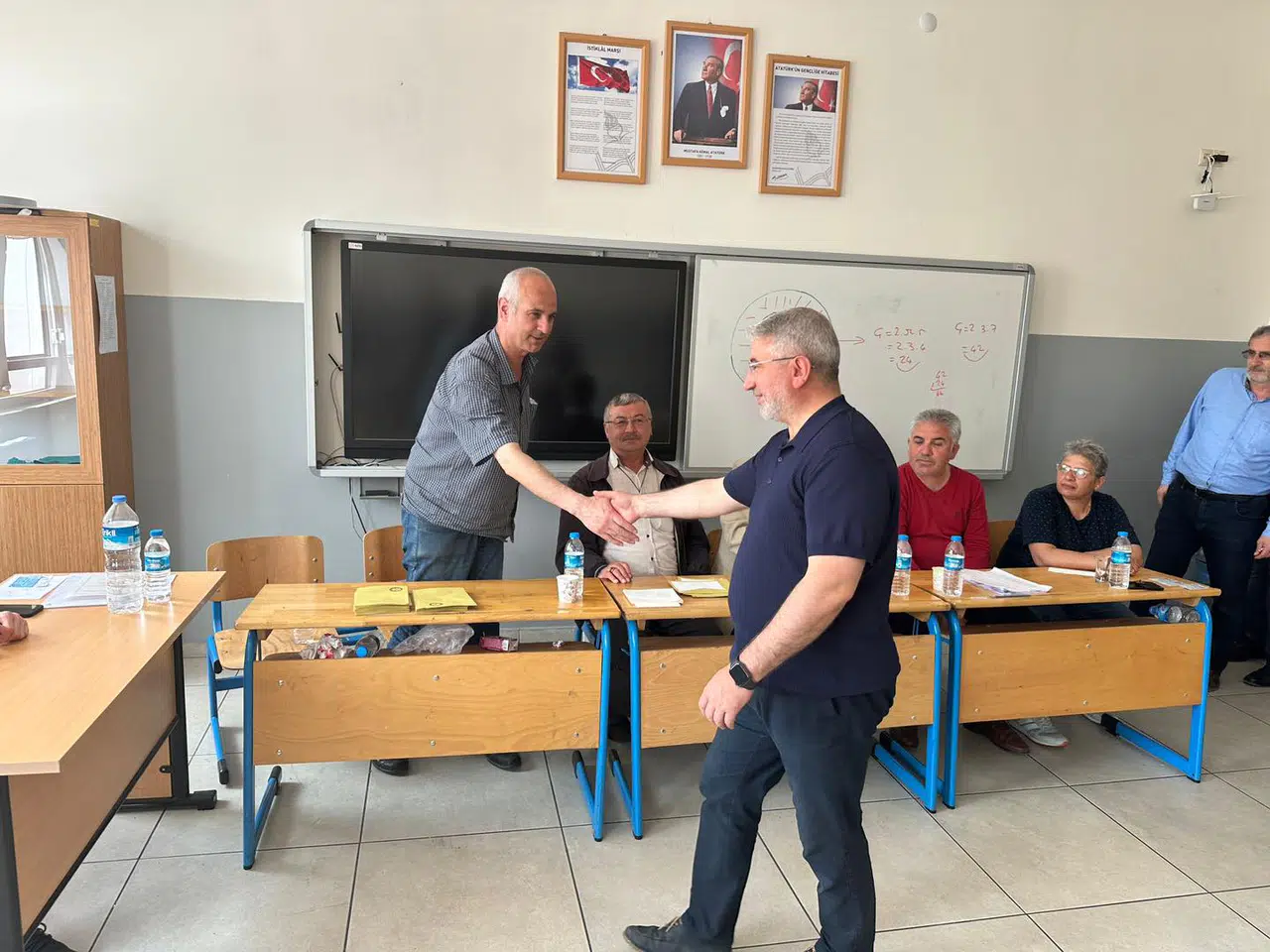 Aşgın, Ailesiyle Oy Kullandı