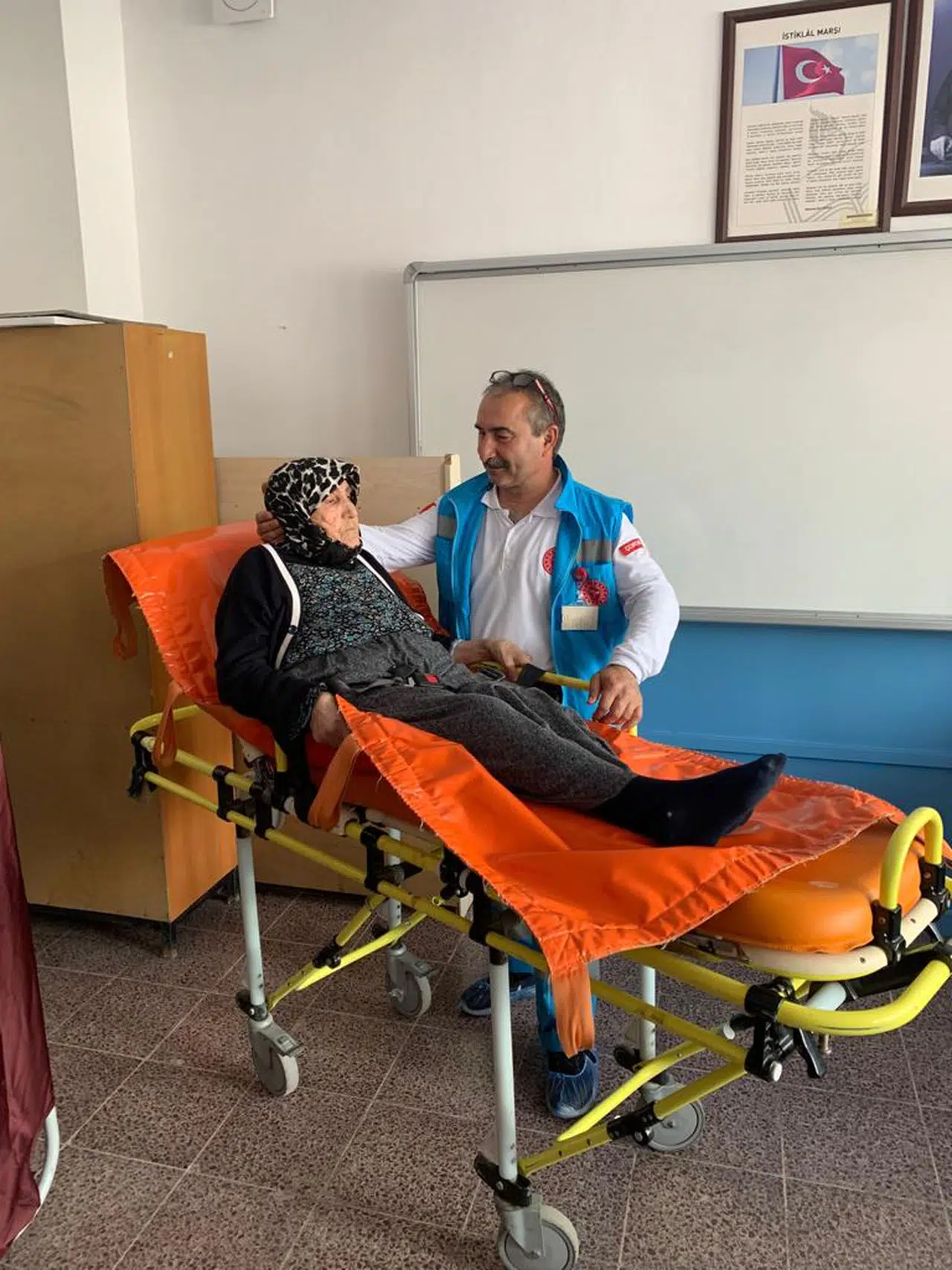 Evde Sağlık Hizmeti Ekipleri, Hastaları Sandıklara Götürdü