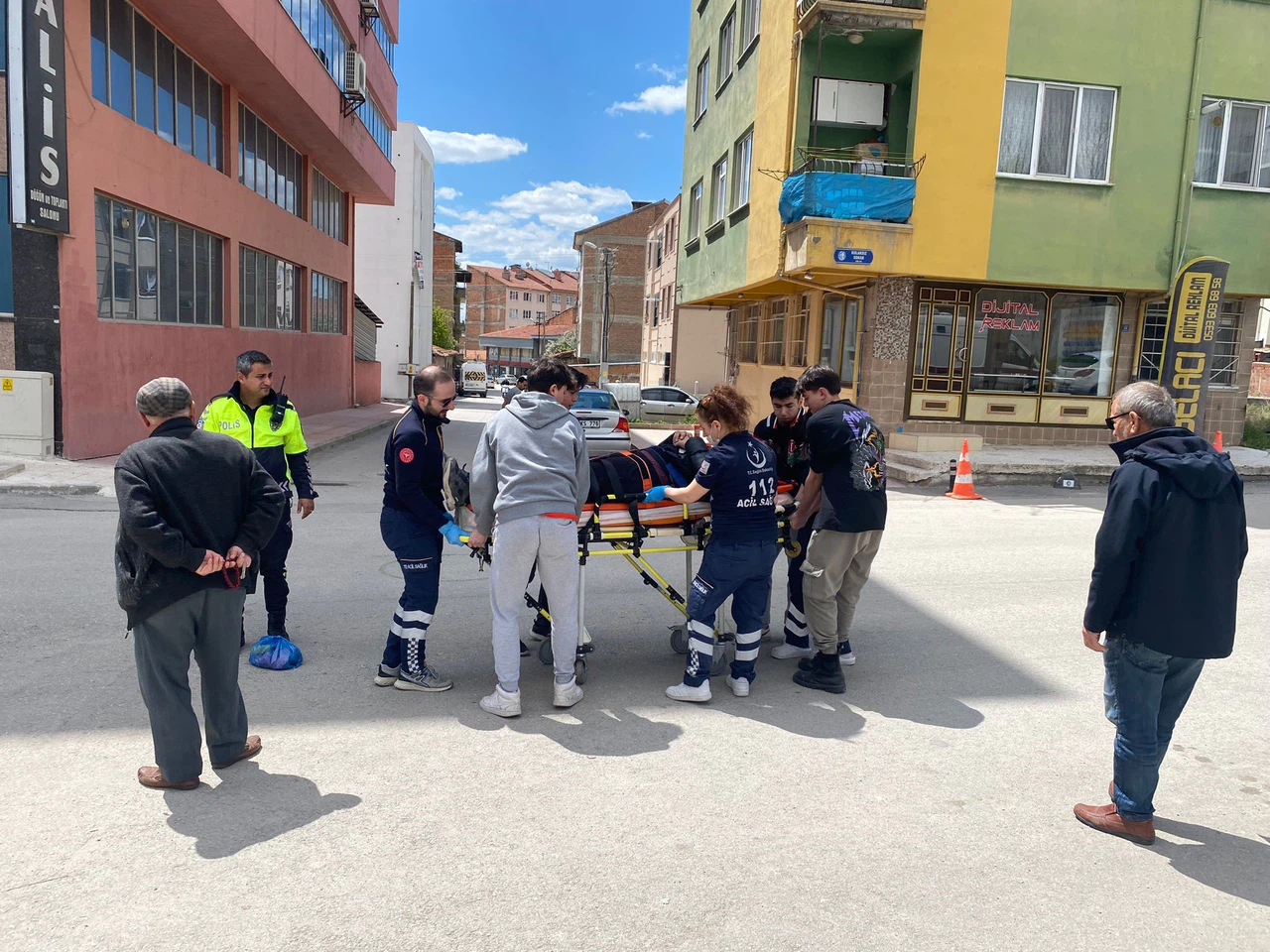 Hafif Ticari Araç ve Motosiklet Çarpıştı