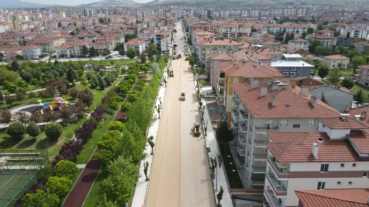 Hüyük Caddesi Asfalta Kavuşuyor