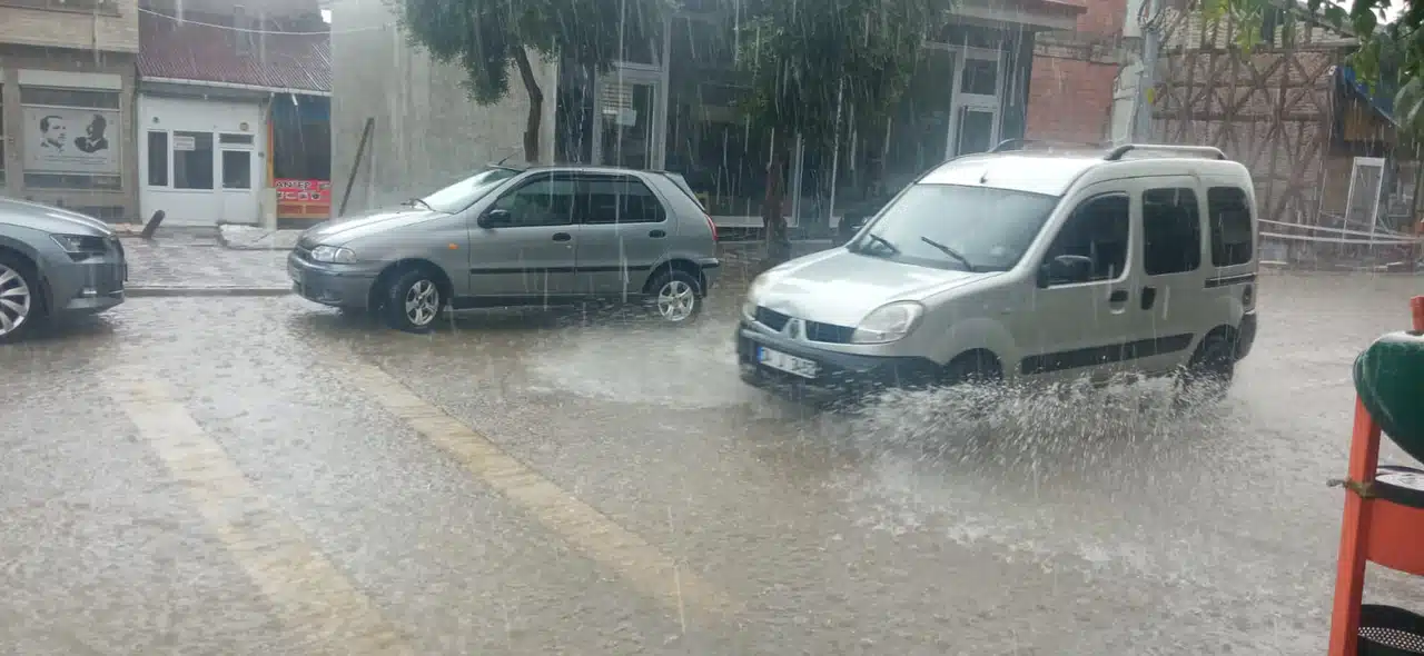 Sağanak Yağış Hayatı Olumsuz Etkiledi