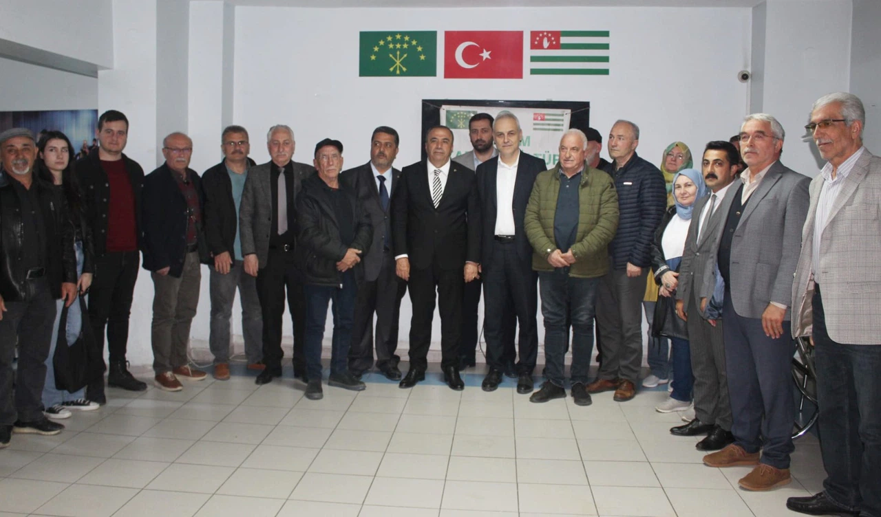 Kayrıcı, Çerkesleri Dinledi