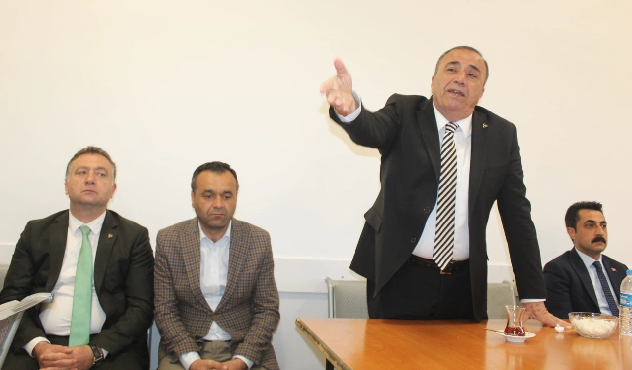 Kayrıcı, Çorum Belediyesi İşçileriyle Bir Araya Geldi