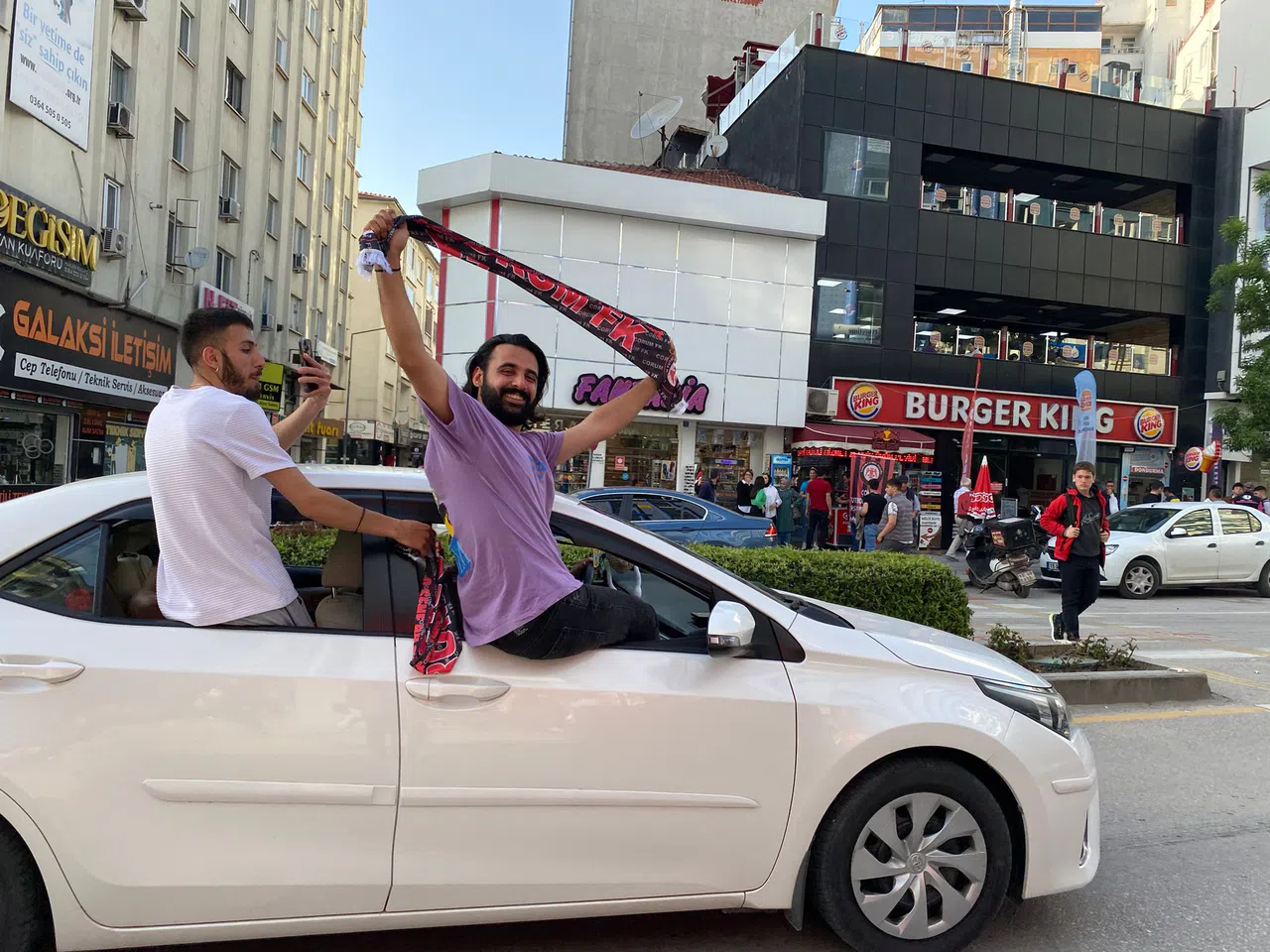 Konvoyla Kutladılar