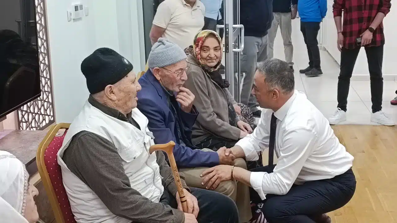 Milletvekili Tahtasız, Ulu Çınarların Gönlünü Aldı