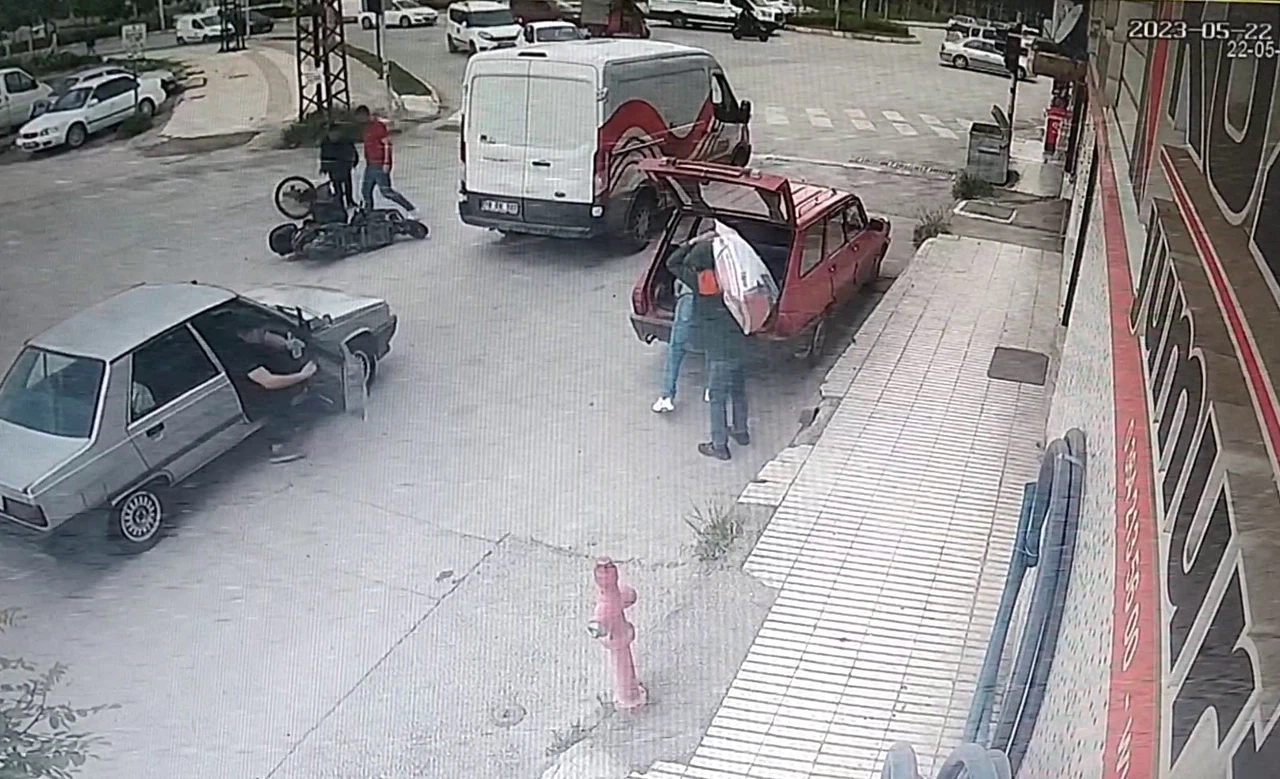 Motosiklet ve Bisiklet Sürücüsü Ölümden Döndü
