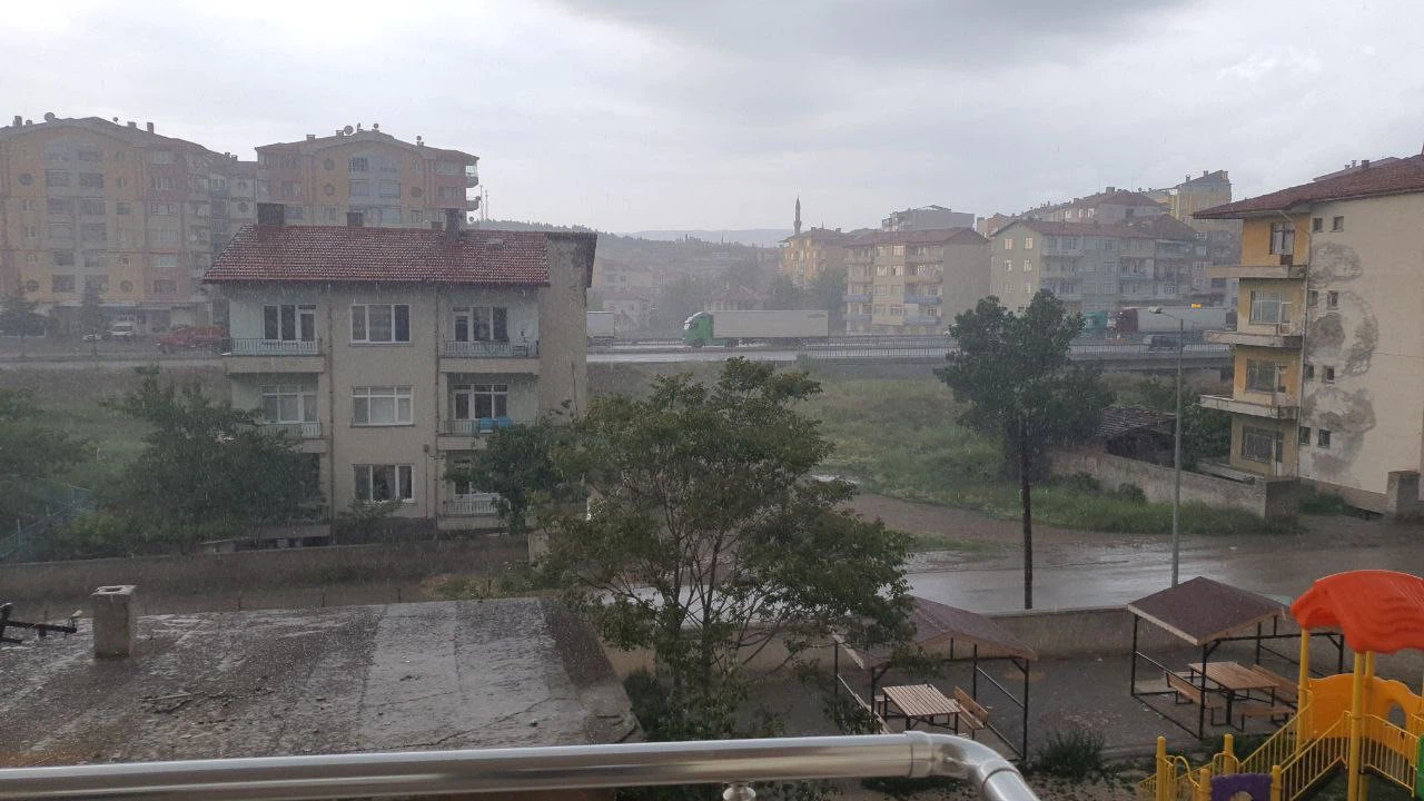Sağanak Yağış Hayatı Olumsuz Etkiledi