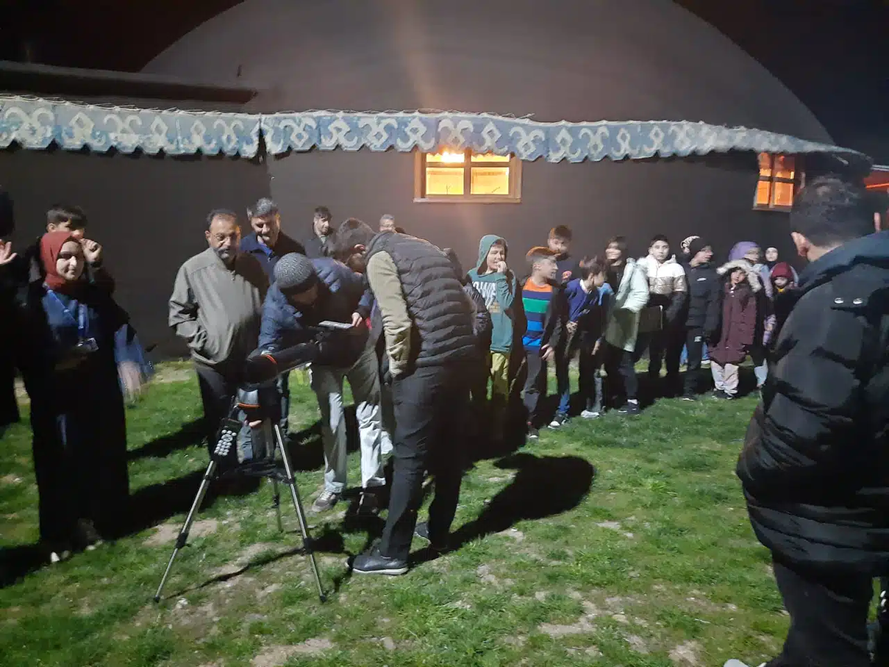 Teleskop ile Ay ve Gezegenleri Gözlemlediler