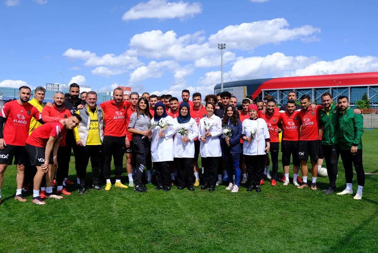 Tesislerde Çalışan Anneler Unutulmadı