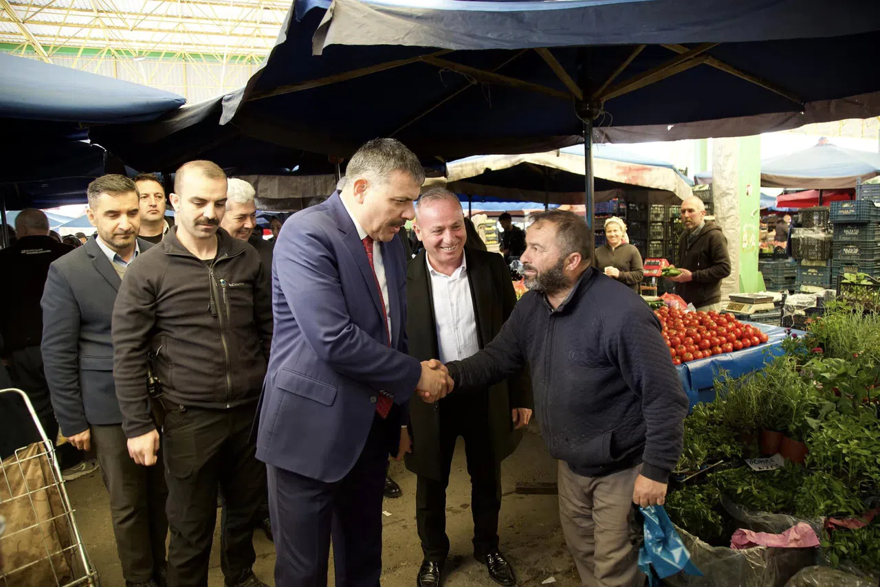 Vali Mustafa Çiftçi, Cuma Pazarında